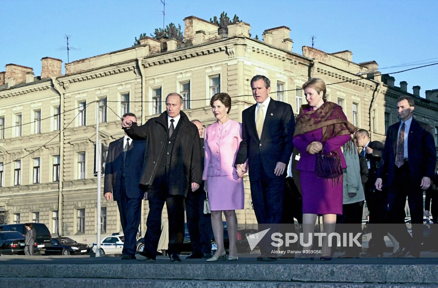 Putin and Bush with their spouses in St. Petersburg
