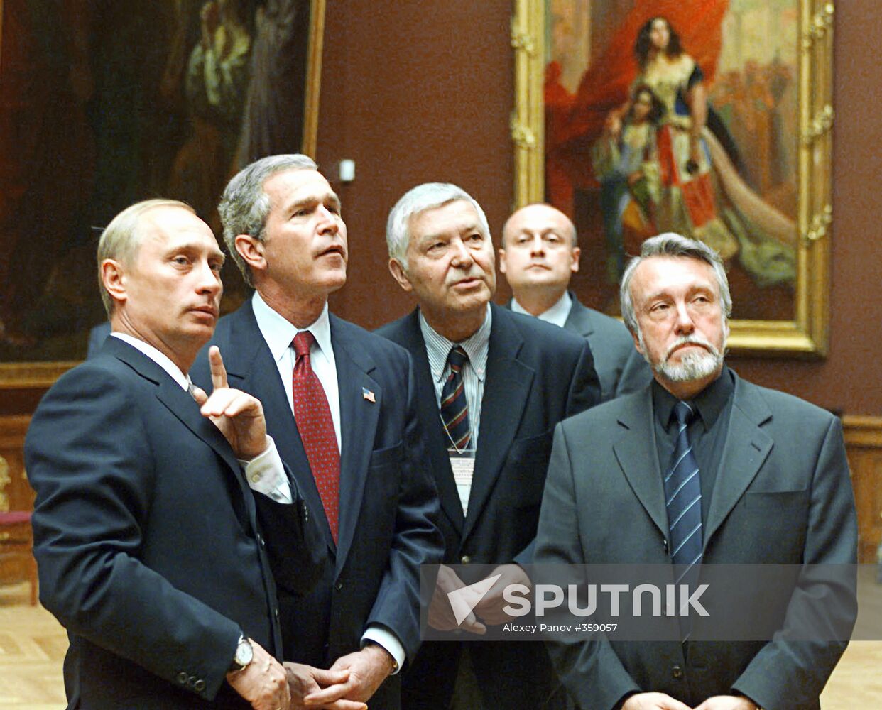 Putin and Bush at Russian Museum in St. Petersburg