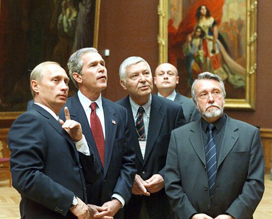 Putin and Bush at Russian Museum in St. Petersburg