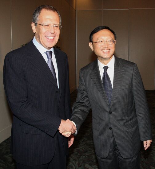 Russian and Chinese foreign ministers meet in Lima