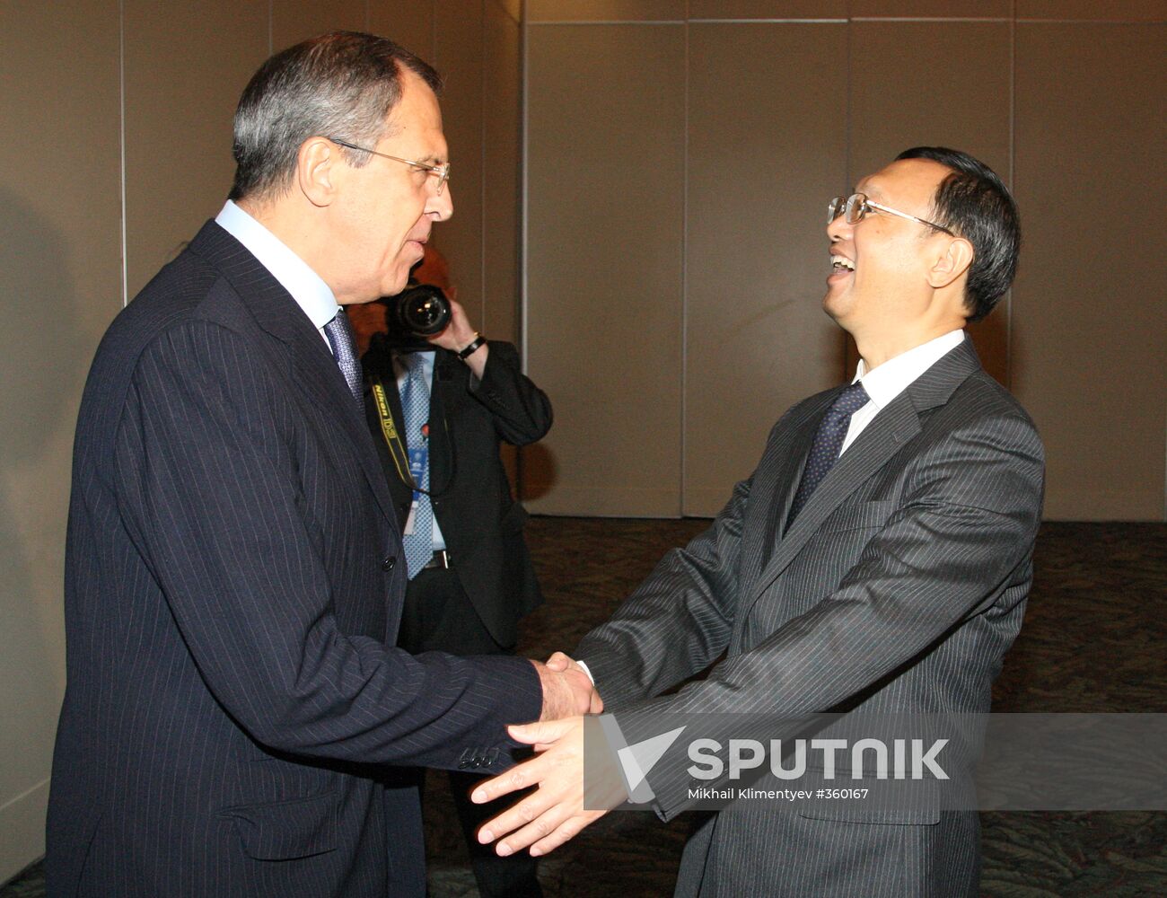 Russian and Chinese foreign ministers meet in Lima