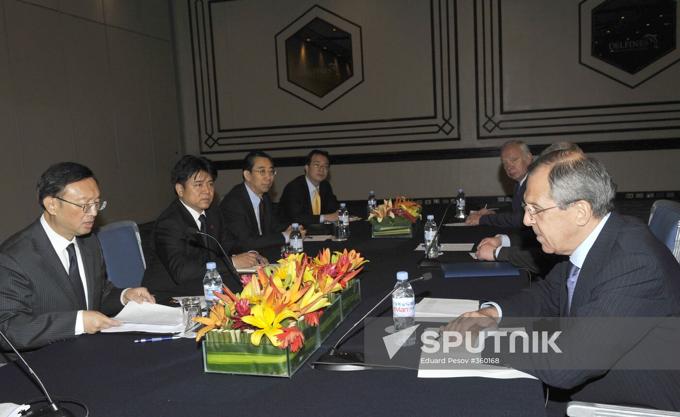 Russian and Chinese foreign ministers meet in Lima