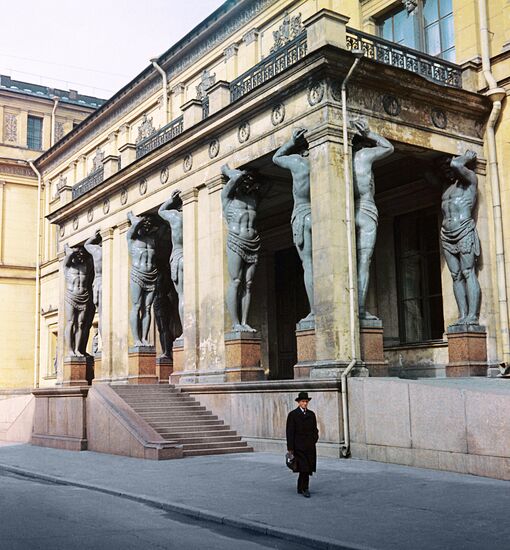 Atlantes at entrance of New Hermitage Museum