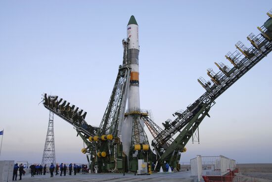 Soyuz-U carrier rocket with Progress M-01M cargo spaceship