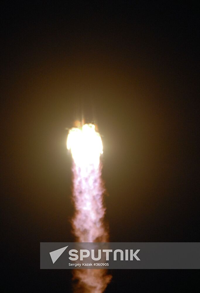 Soyuz-U carrier rocket with Progress M-01M cargo spaceship