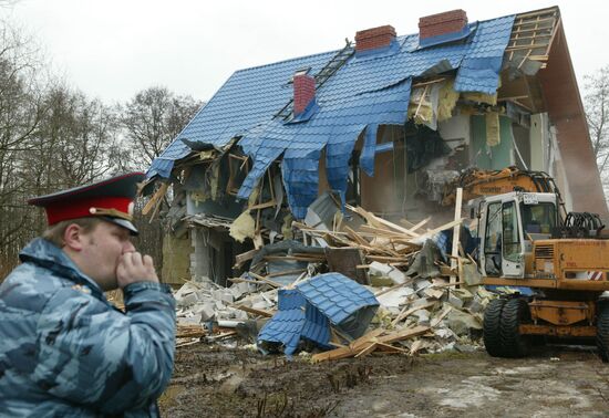 Pulling down private houses in the Curonian Spit nature reserve