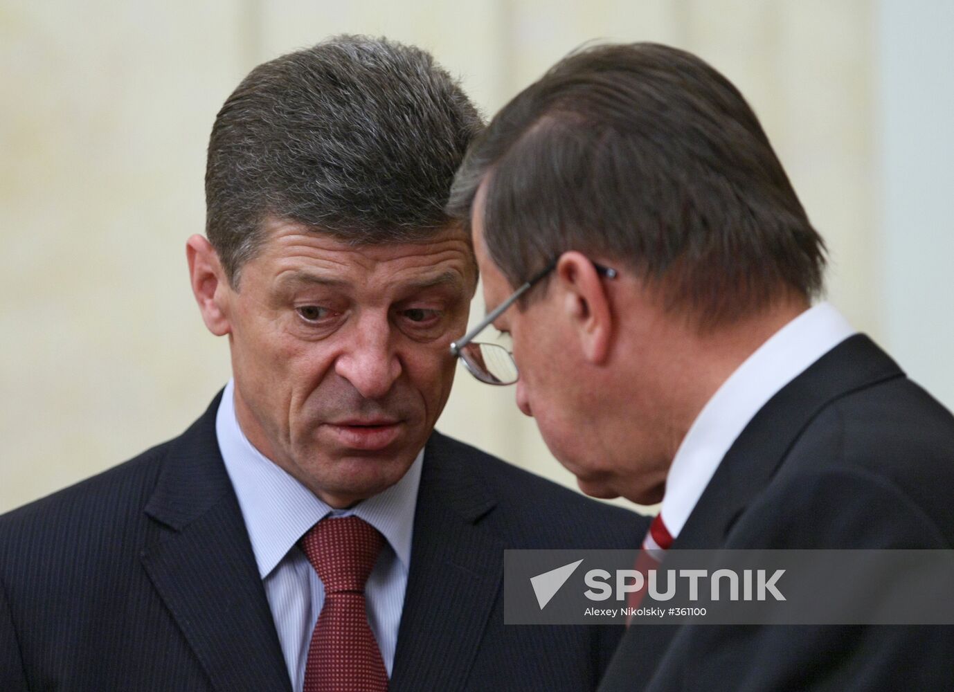 Government meeting, November 27