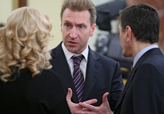 Government meeting, November 27