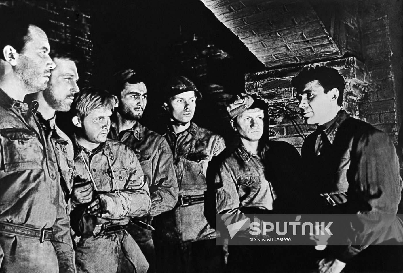 Film frame from "Na semi vetrakh" (Four Winds of Heaven)