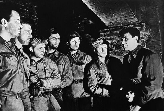 Film frame from "Na semi vetrakh" (Four Winds of Heaven)