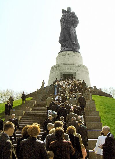 A monument to Soviet soldiers in Berlin