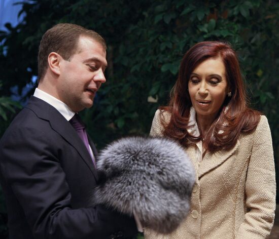 Dmitry Medvedev presents fur hat to Argentine president