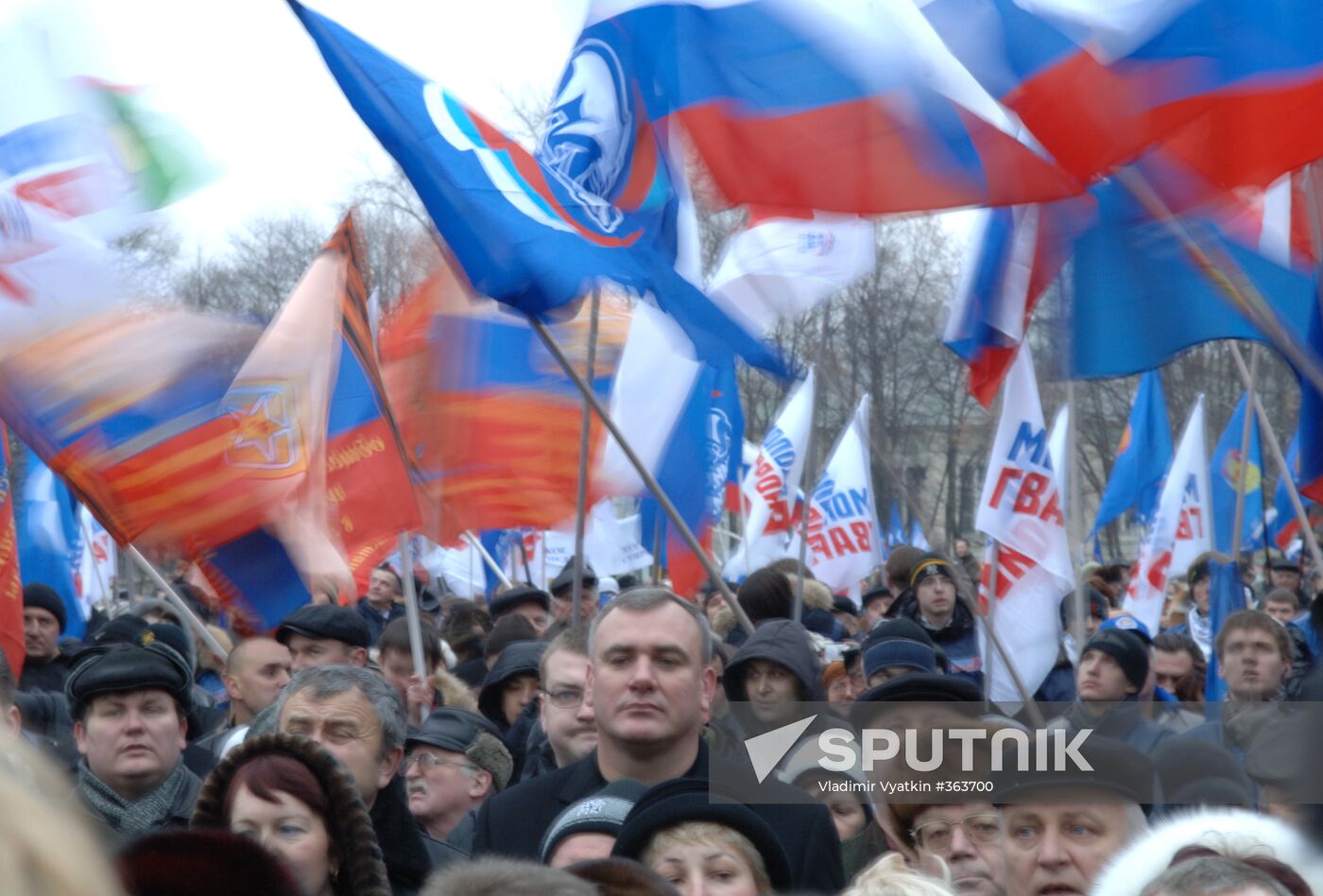 Rally dedicated to 15th anniversary of Constitution