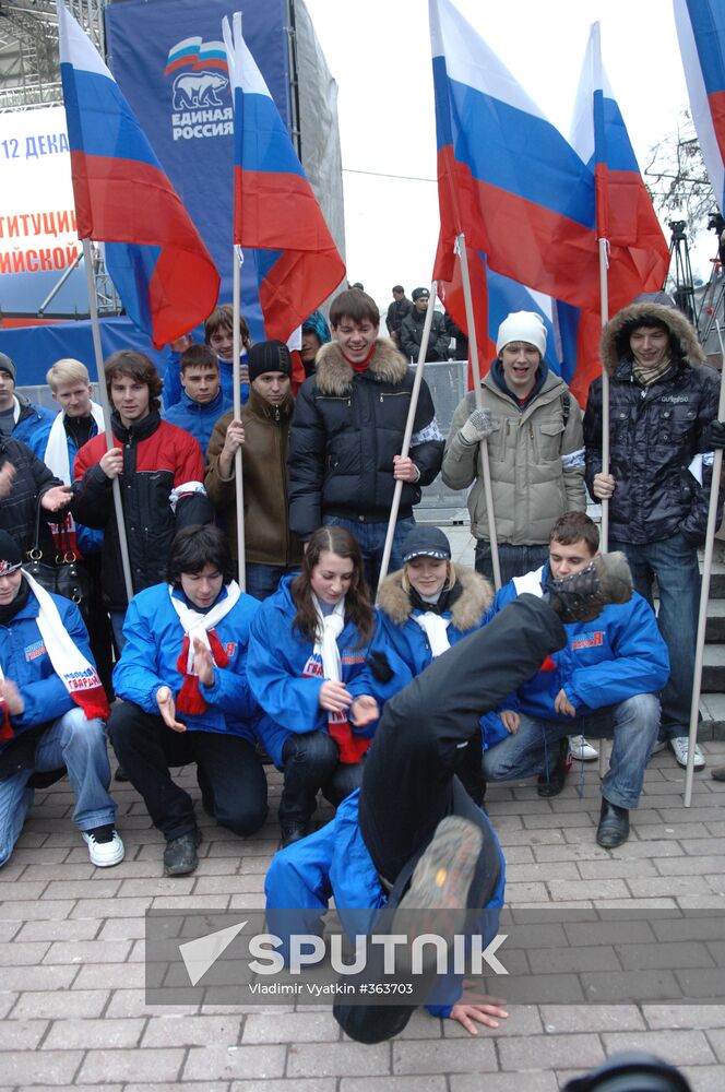 Rally dedicated to 15th anniversary of Constitution