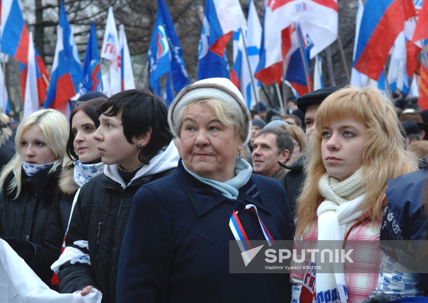 Rally dedicated to 15th anniversary of Constitution