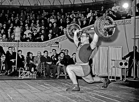 Yury Vlasov, a leading world weight-lifter