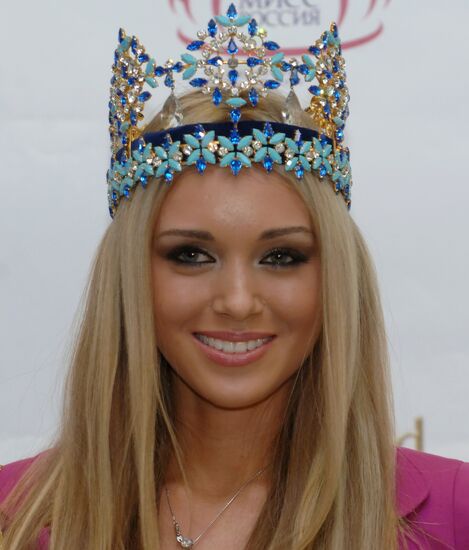 Miss World 2008 Kseniya Sukhinova arrives in Moscow