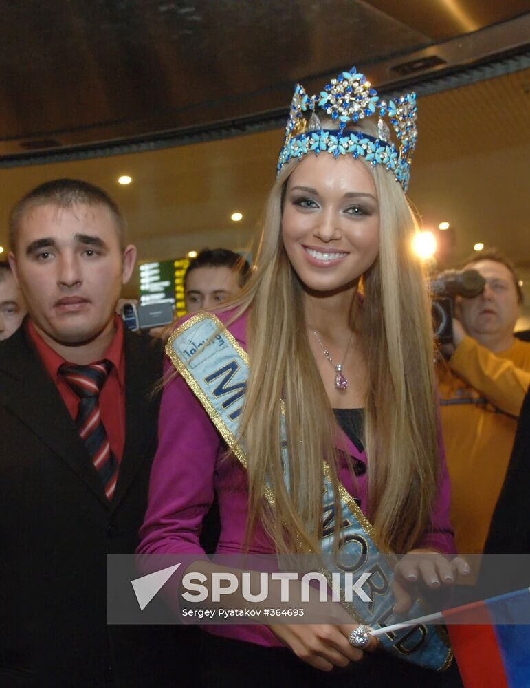 Miss World 2008 Kseniya Sukhinova arrives in Moscow