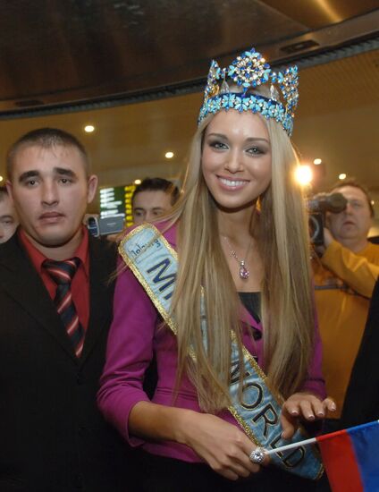 Miss World 2008 Kseniya Sukhinova arrives in Moscow