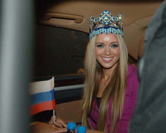 Miss World 2008 Kseniya Sukhinova arrives in Moscow