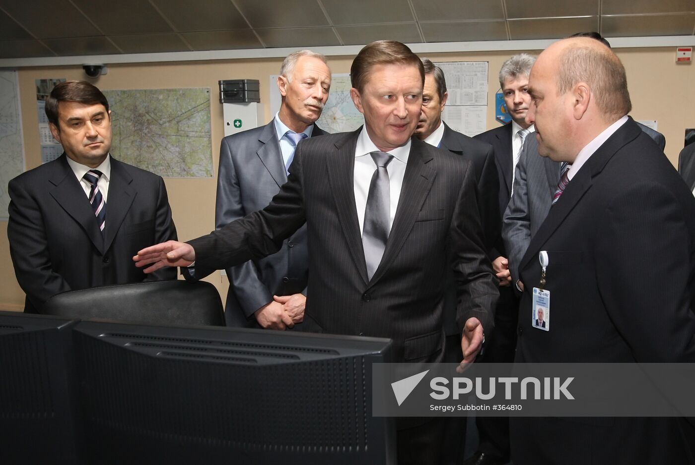 Sergei Ivanov visits Moscow Air Traffic Control Center
