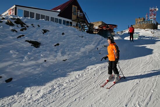 Ski season at Dombai