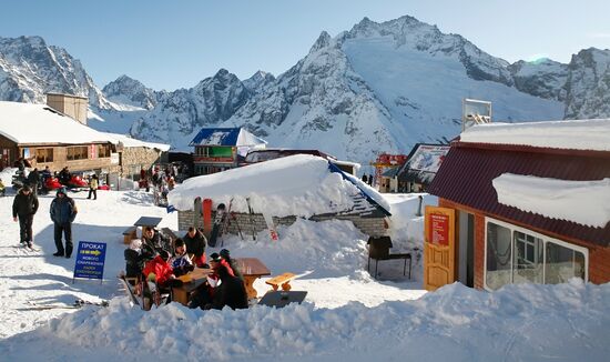 Ski season at Dombai