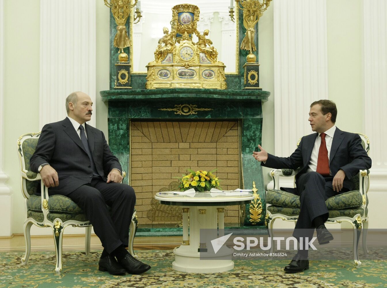 Russian President Dmitry Medvedev meeting Alexander Lukashenko