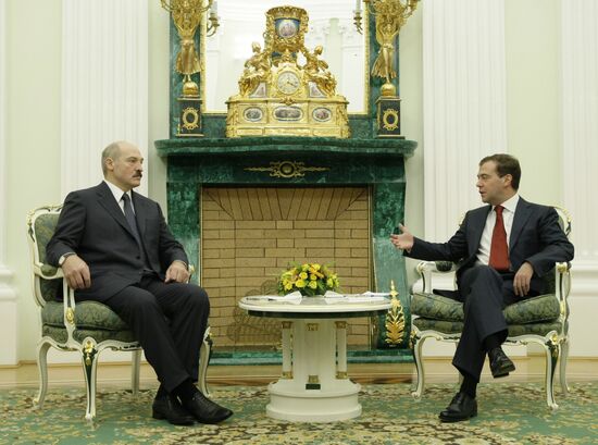 Russian President Dmitry Medvedev meeting Alexander Lukashenko
