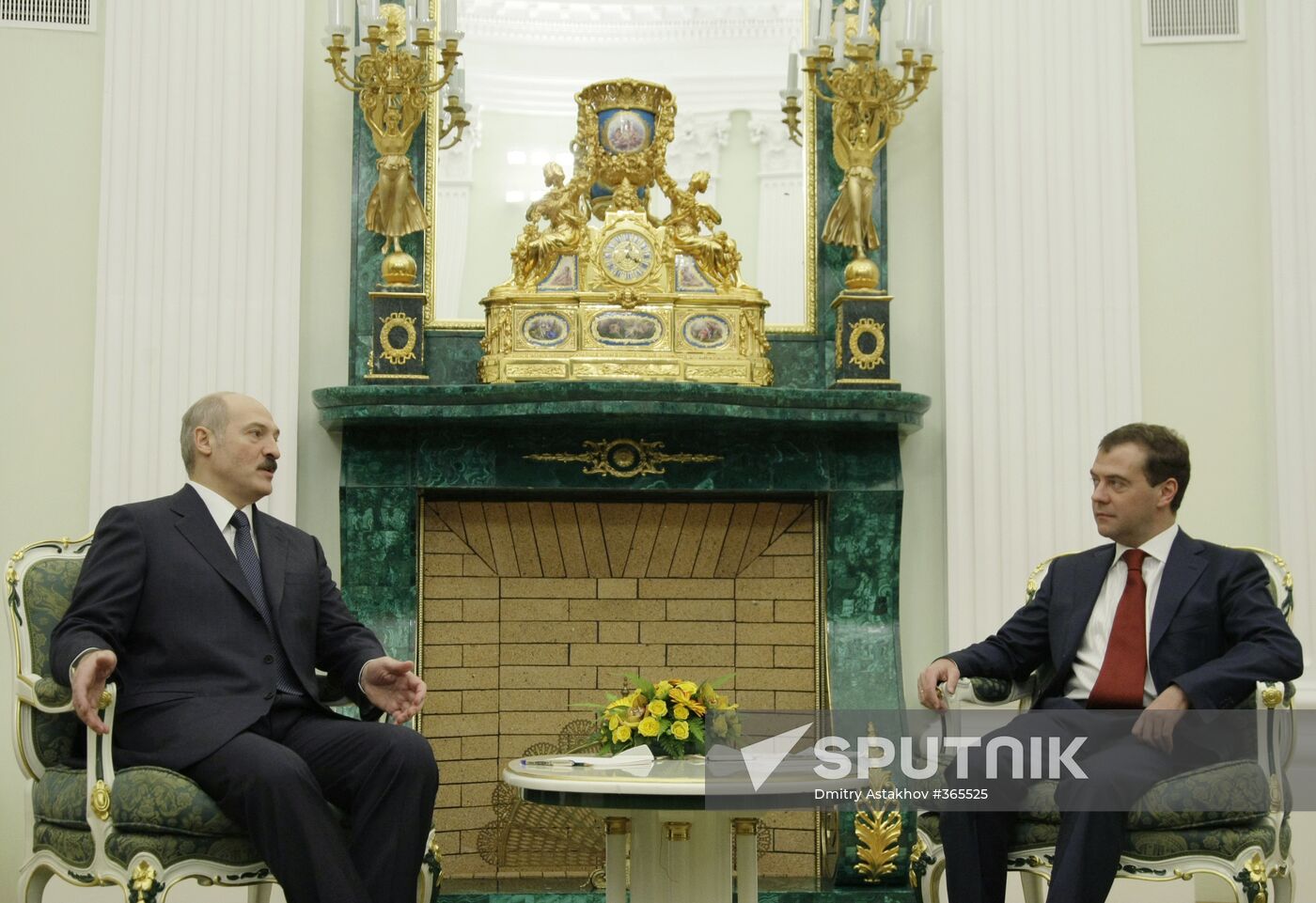 Russian President Dmitry Medvedev meeting Alexander Lukashenko