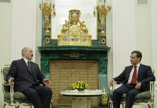 Russian President Dmitry Medvedev meeting Alexander Lukashenko