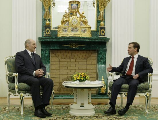 Russian President Dmitry Medvedev meeting Alexander Lukashenko