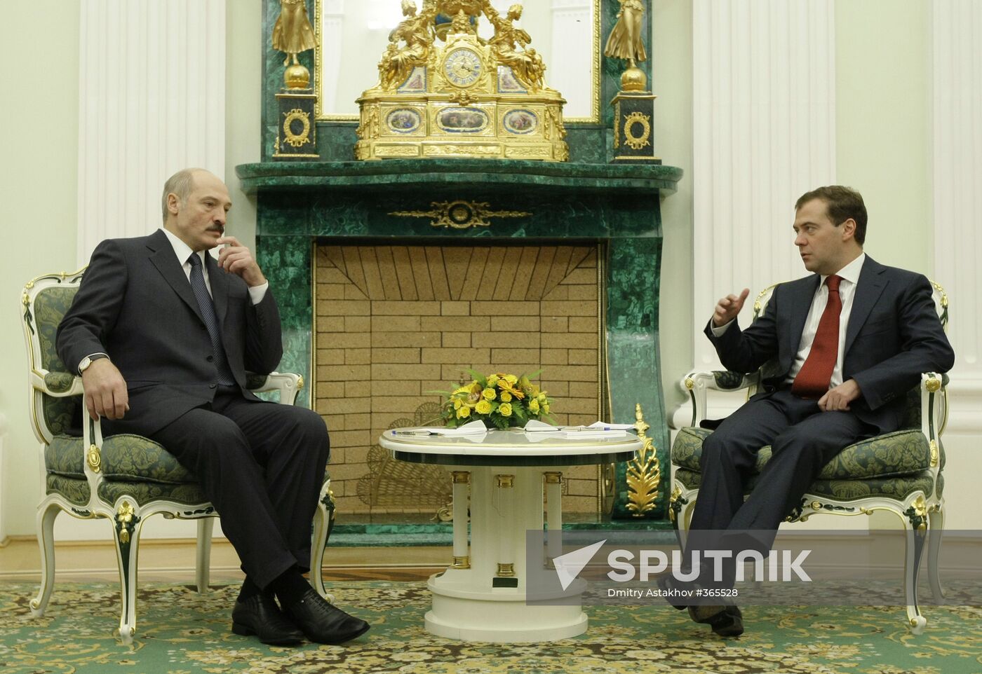 Russian President Dmitry Medvedev meeting Alexander Lukashenko