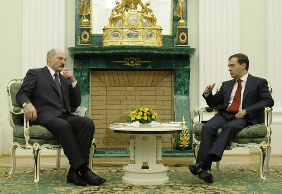Russian President Dmitry Medvedev meeting Alexander Lukashenko