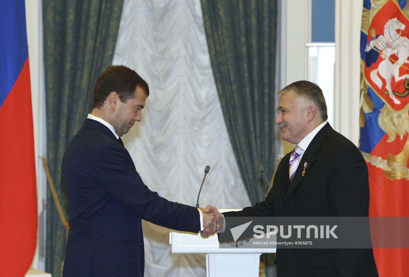 President Dmitry Medvedev presents state awards