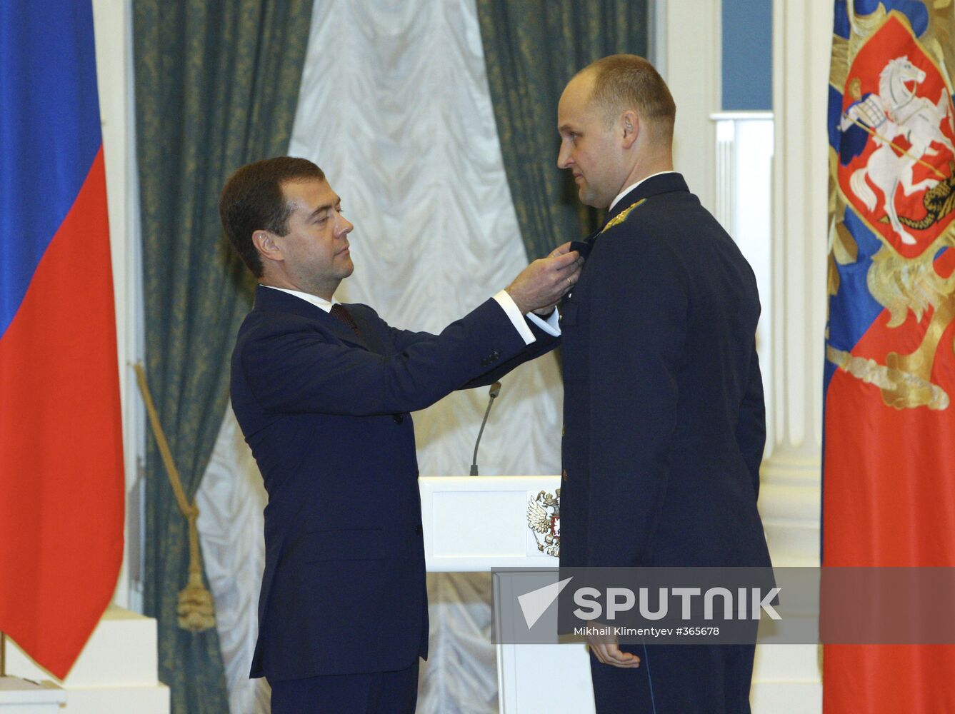 President Dmitry Medvedev presents state awards