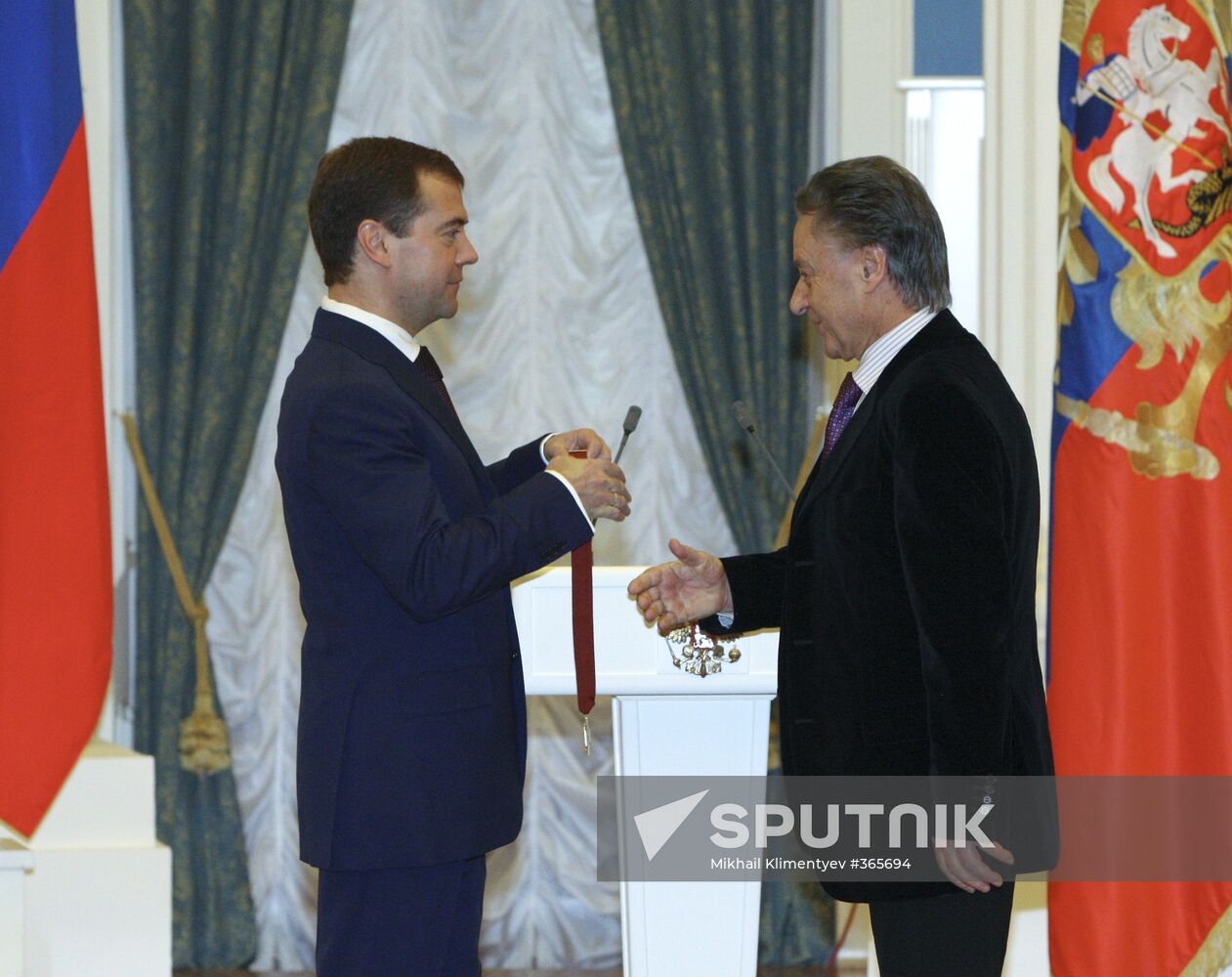 President Dmitry Medvedev presents state awards