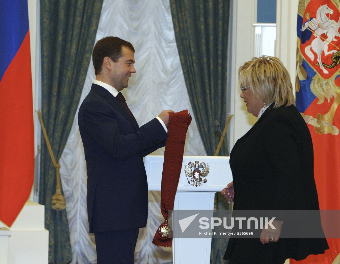 President Dmitry Medvedev presents state awards