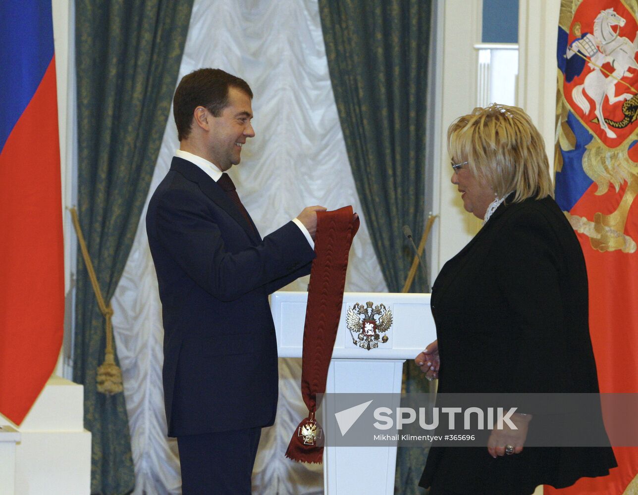 President Dmitry Medvedev presents state awards