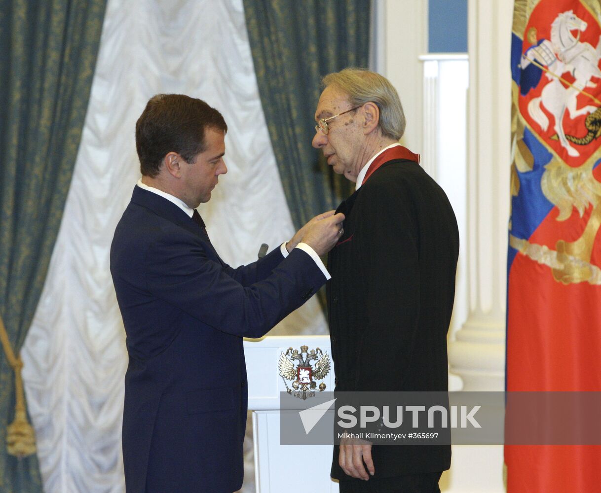 President Dmitry Medvedev presents state awards