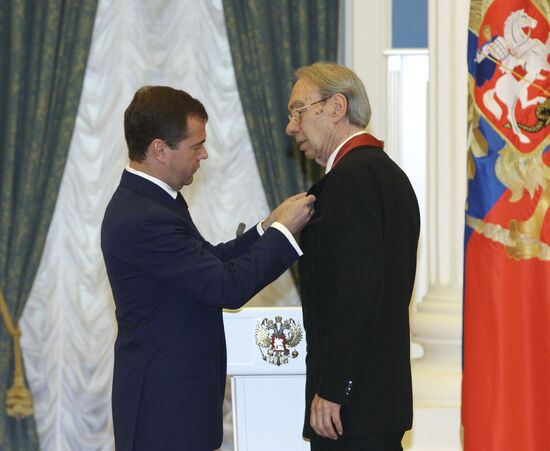 President Dmitry Medvedev presents state awards
