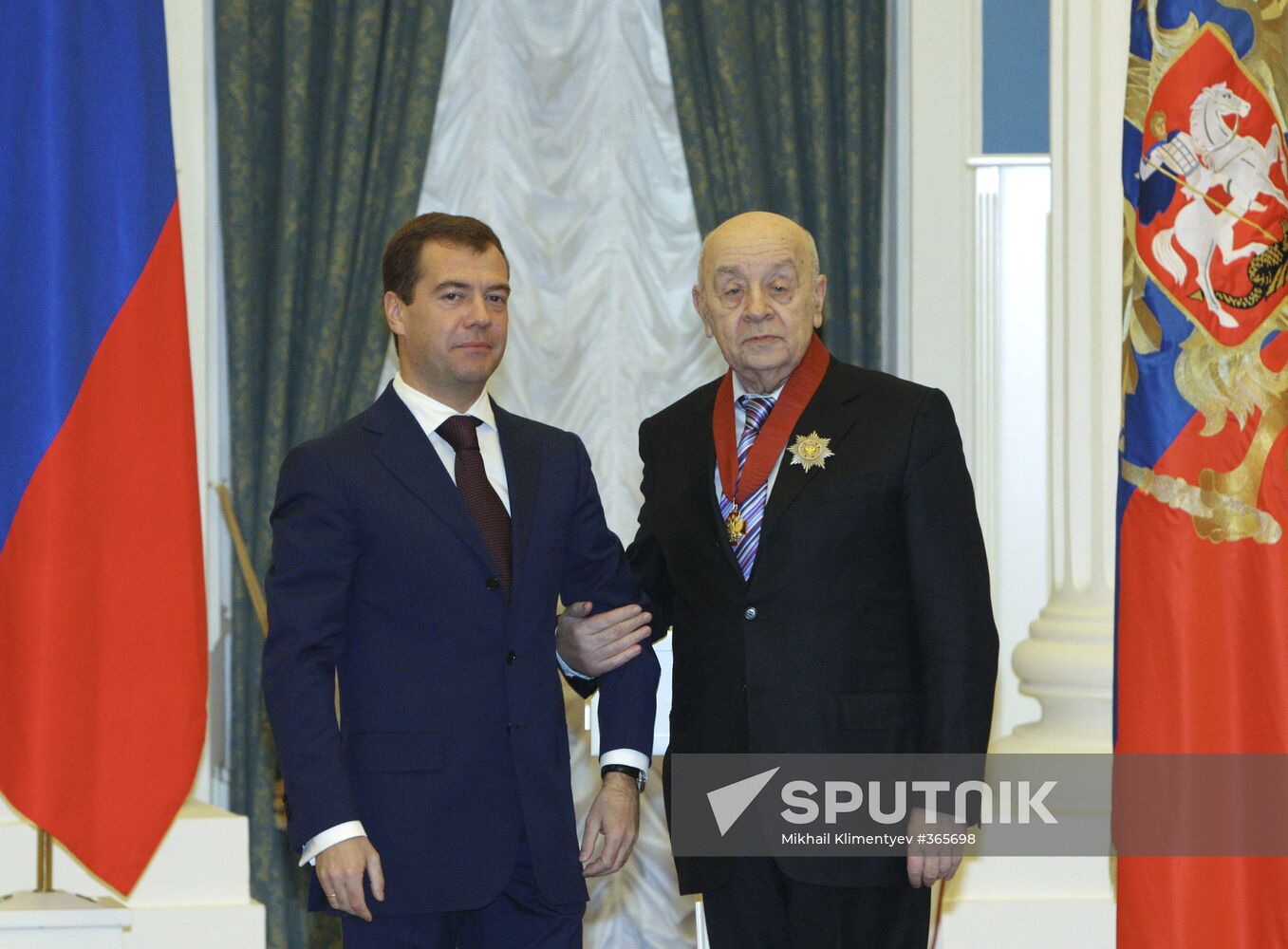 President Dmitry Medvedev presents state awards