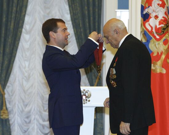 President Dmitry Medvedev presents state awards
