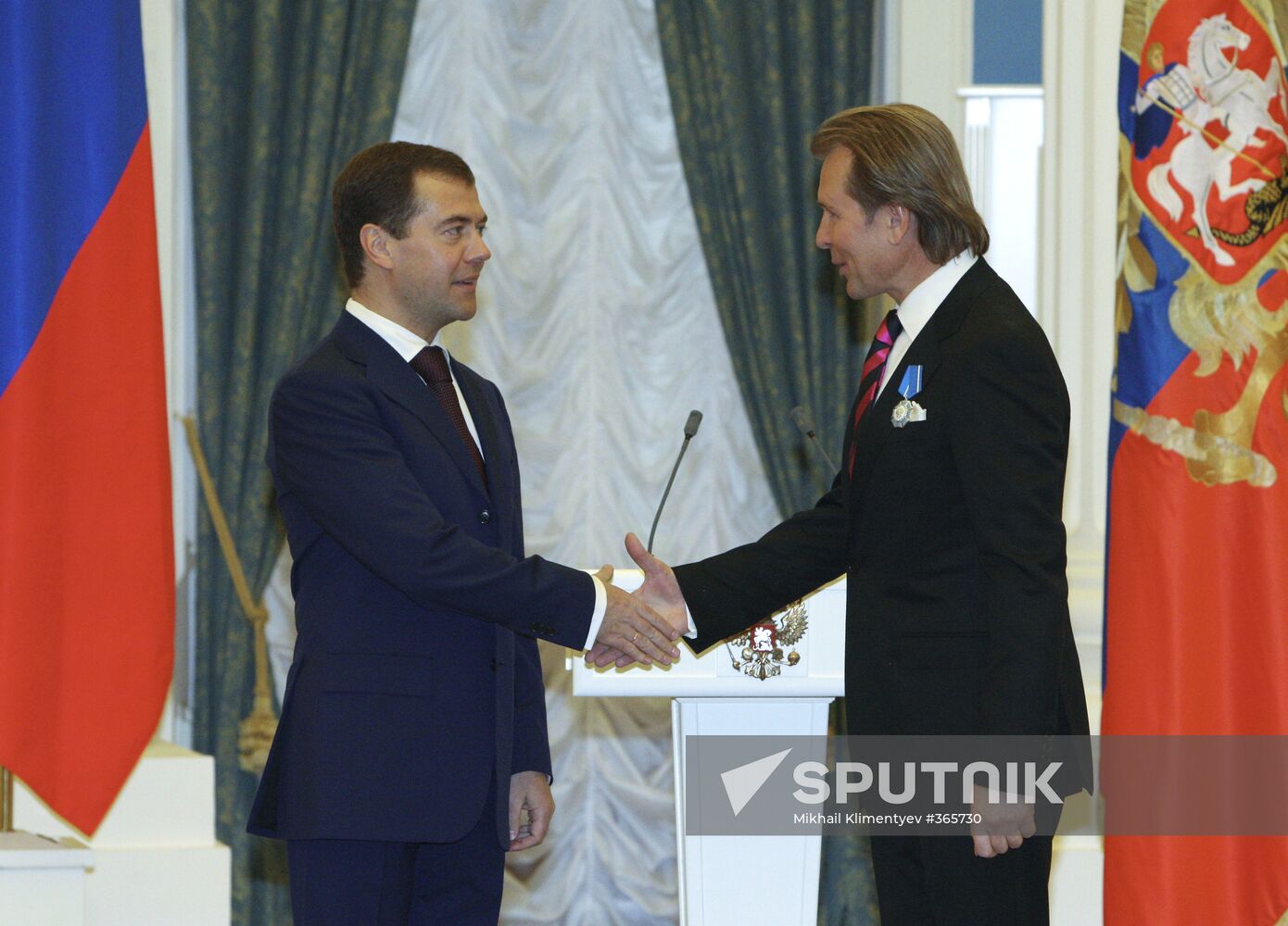 President Dmitry Medvedev presents state awards