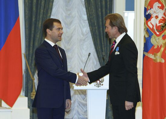 President Dmitry Medvedev presents state awards