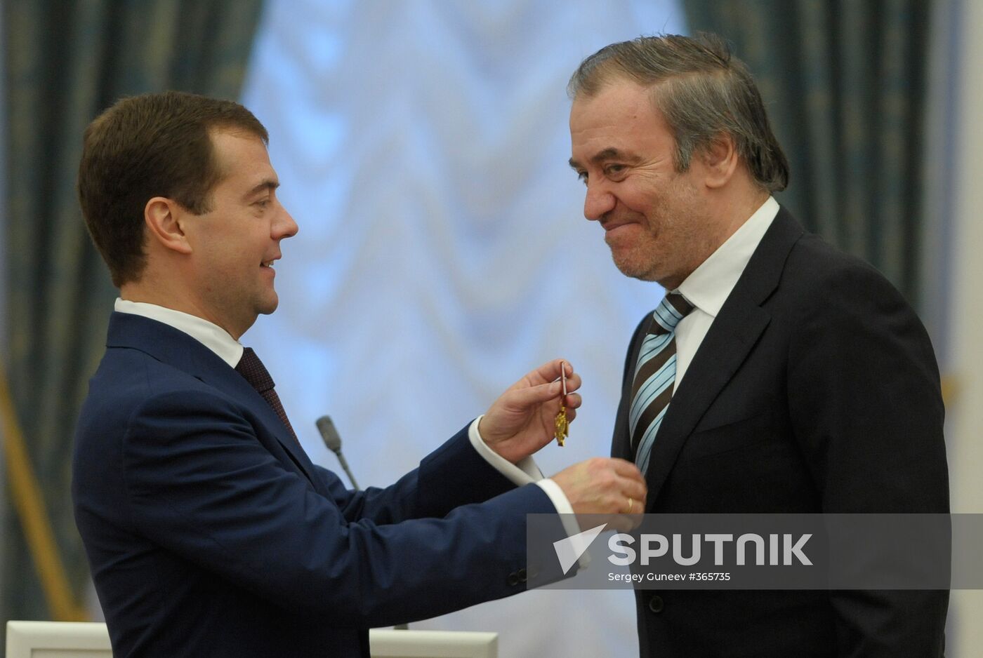 President Dmitry Medvedev presents state awards