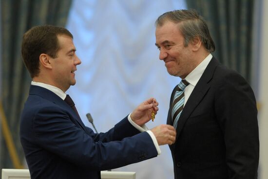 President Dmitry Medvedev presents state awards