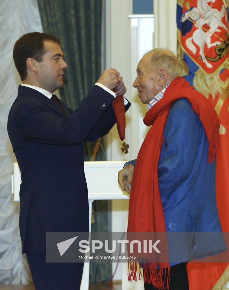 President Dmitry Medvedev presents state awards