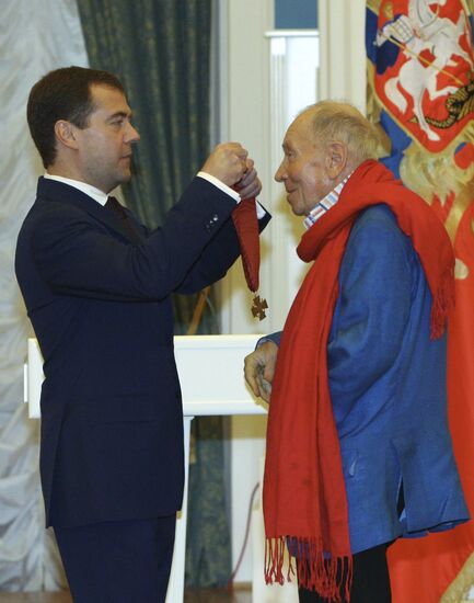 President Dmitry Medvedev presents state awards