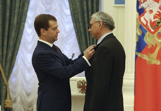 President Dmitry Medvedev presents state awards